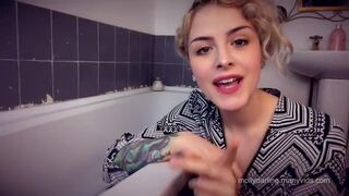 Molly Darling - Bathtime With Mommy