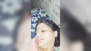 Bhabhi chudai hard condom laga ke