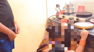 Bhabhi Khana Paka Raha tha Ushe Zabardasti karke Chud Diya