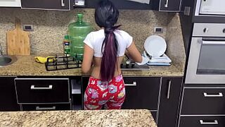 Delicious 18 Year Old Stepdaughter I Love Seeing Her Big Ass - Homemade Amateur Video