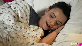 Ohana Petite & Zazie Skymm - Stepsis Has A Sleepover - S36:E2