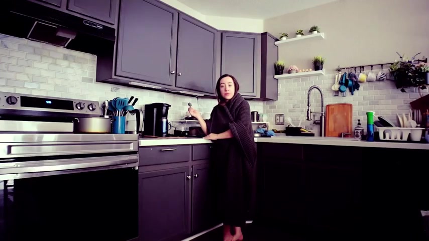 Lalunalewd – Mommy Caught Naked During Movie