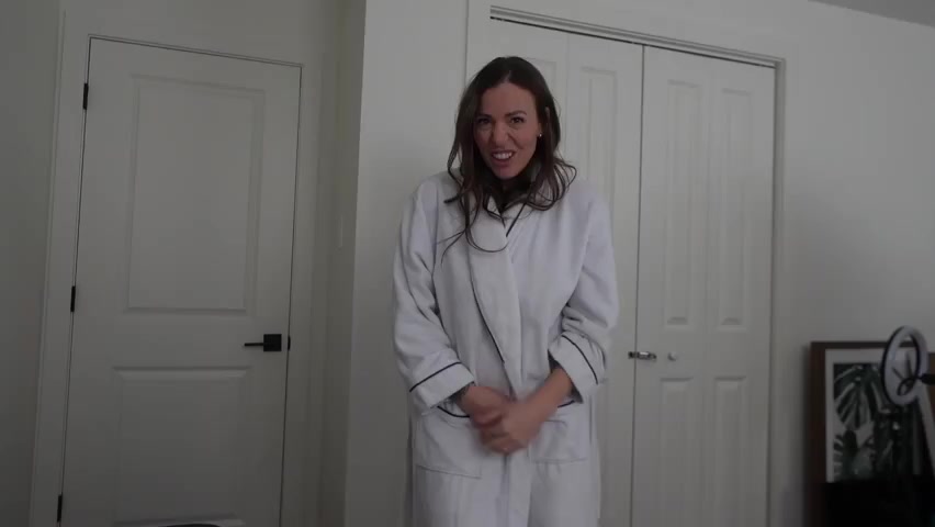 Yogabella - Mommy Needs Your Opinion