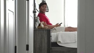 Taylor Vixxen - Stepmom Gets Caught Naked - S8:E8