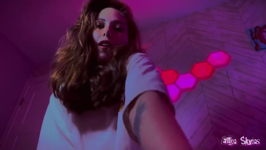 Ellie Skyes – In Your Dreams