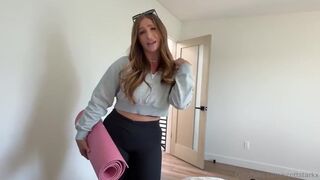 Skylar Snow - Naked Massage With Busty Mom
